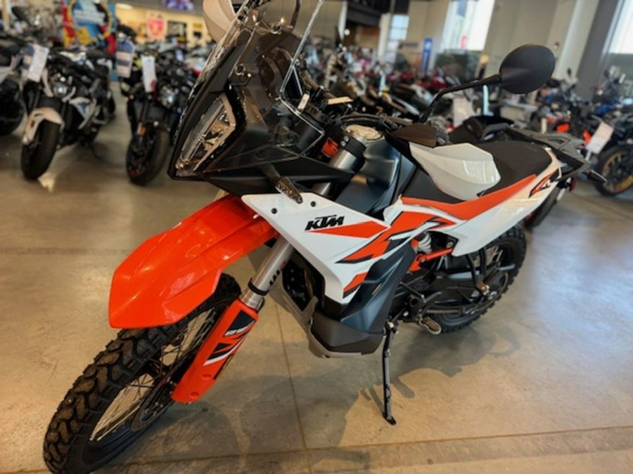 2024 KTM Adventure 890 R