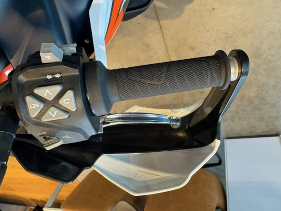 2024 KTM Adventure 890 R