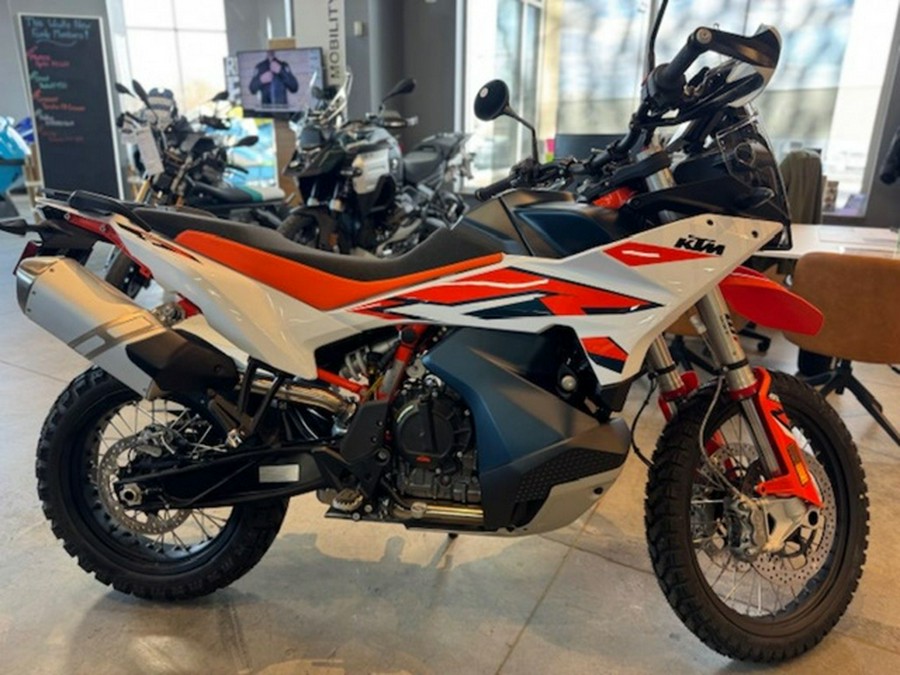 2024 KTM Adventure 890 R