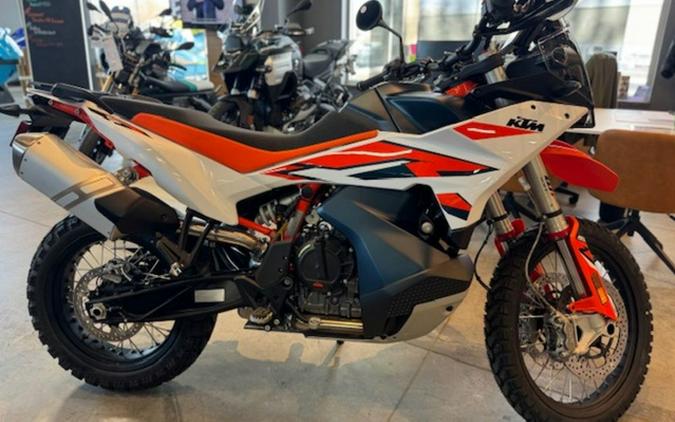 2024 KTM Adventure 890 R