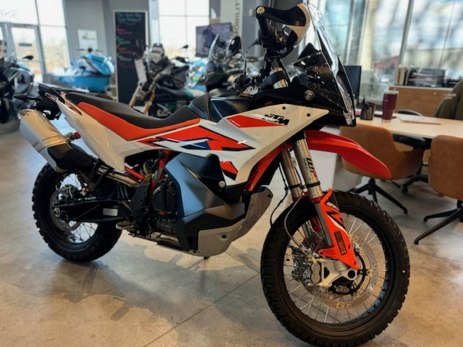 2024 KTM Adventure 890 R