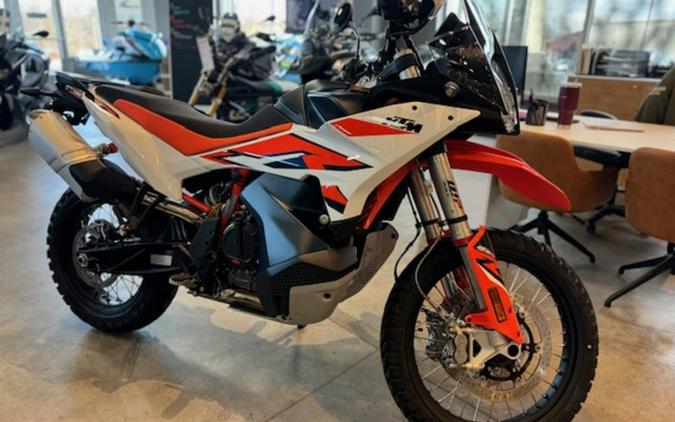 2024 KTM Adventure 890 R