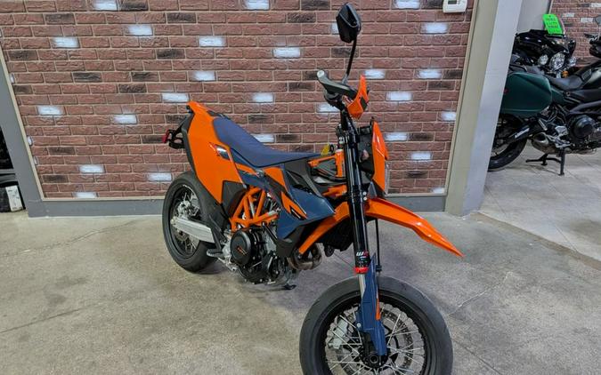 2026 KTM 690 SMC R