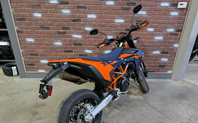 2026 KTM 690 SMC R