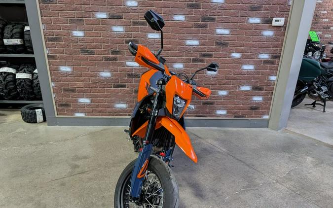 2026 KTM 690 SMC R