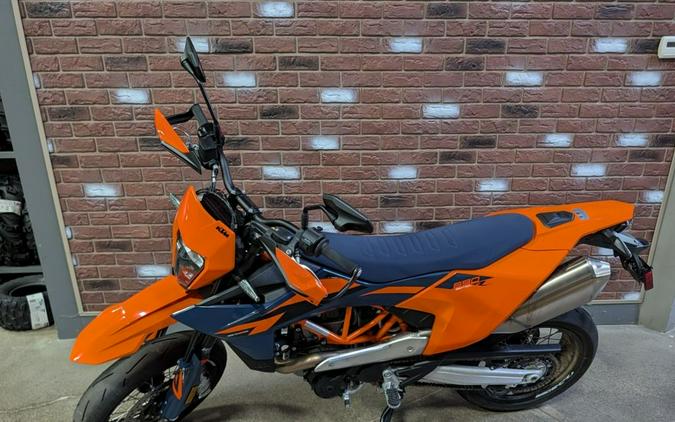 2026 KTM 690 SMC R
