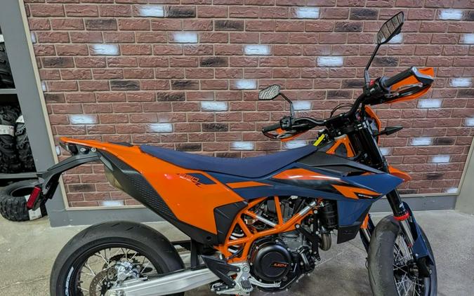 2026 KTM 690 SMC R