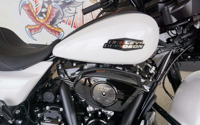 2024 Harley-Davidson Street Glide® White Onyx Pearl