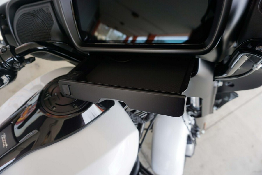 2024 Harley-Davidson Street Glide® White Onyx Pearl