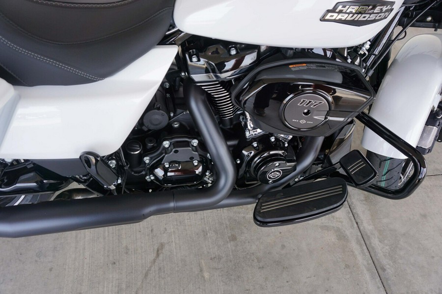 2024 Harley-Davidson Street Glide® White Onyx Pearl