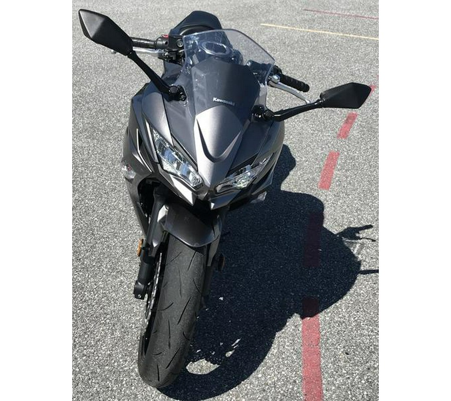 2021 Kawasaki Ninja® 650 ABS Metallic Spark Black/Metallic Imperial Red