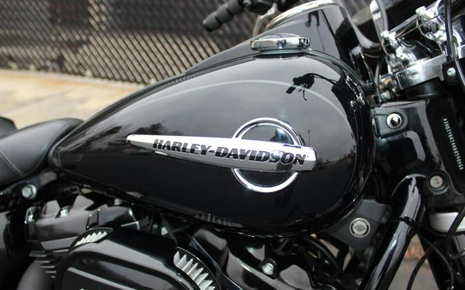 2019 Harley-Davidson® FLHCS - Heritage Classic 114