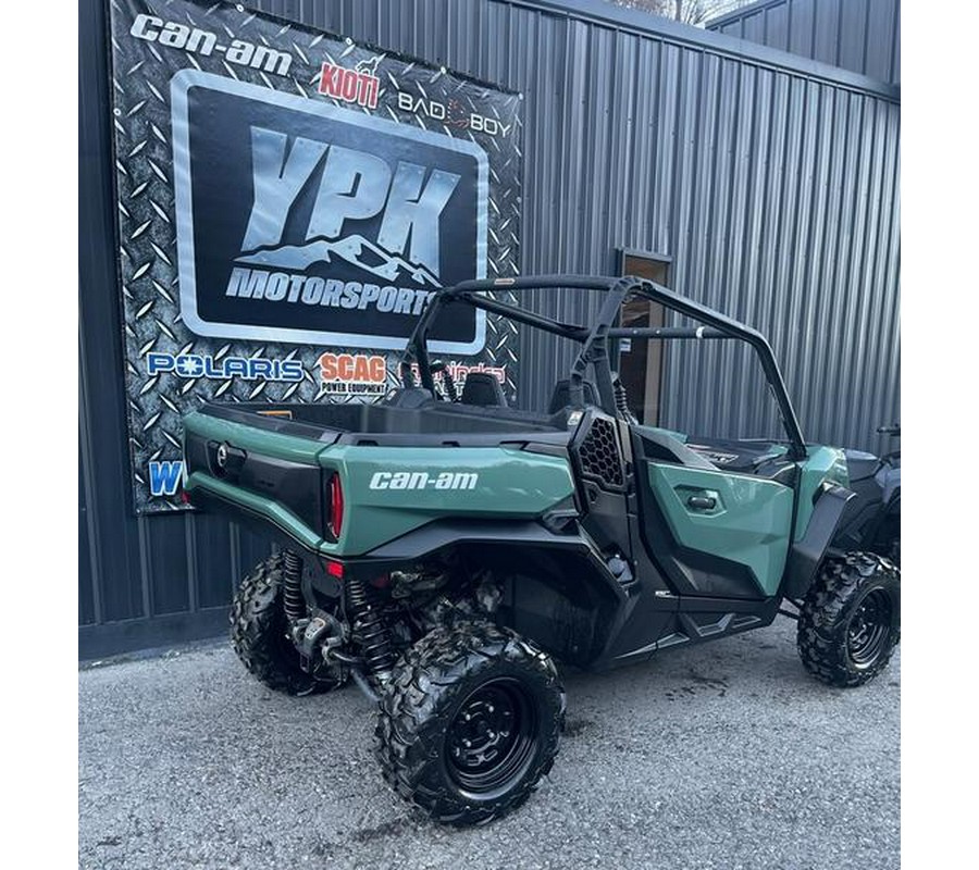 2025 Can-Am® Commander DPS 700