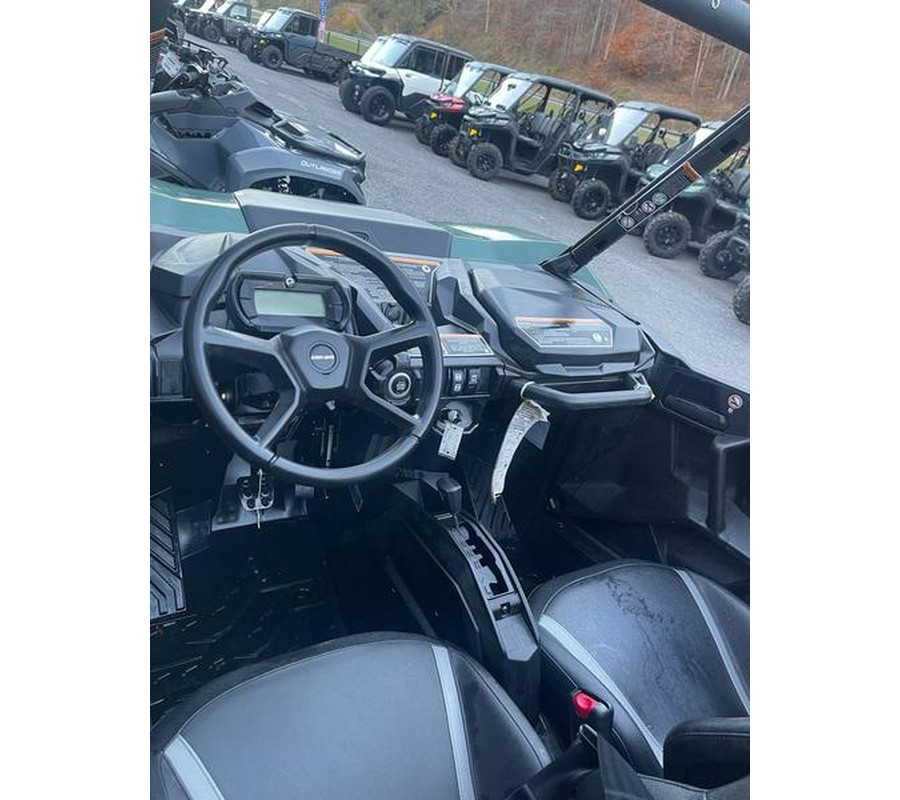 2025 Can-Am® Commander DPS 700