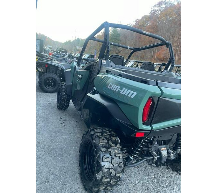 2025 Can-Am® Commander DPS 700