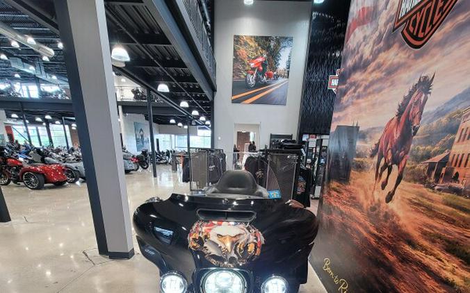 2023 Harley-Davidson® Tri Glide® Ultra Vivid Black FLHTCUTG