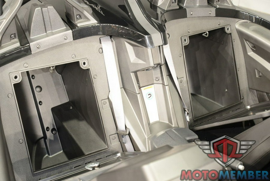 2024 Polaris Slingshot Slingshot S w/ Technology Package I Jet Black S W Technology Package I