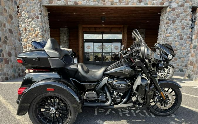 FLHTCUTG 2025 Tri Glide Ultra