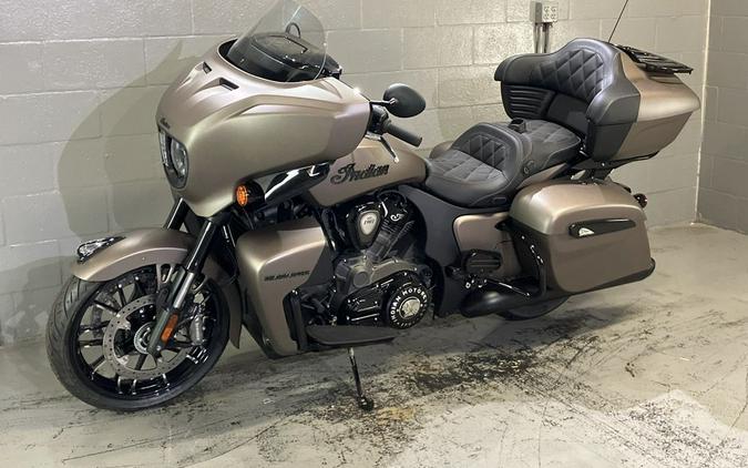 2025 Indian Motorcycle® Roadmaster® PowerPlus Dark Horse® Nara Bronze Smoke