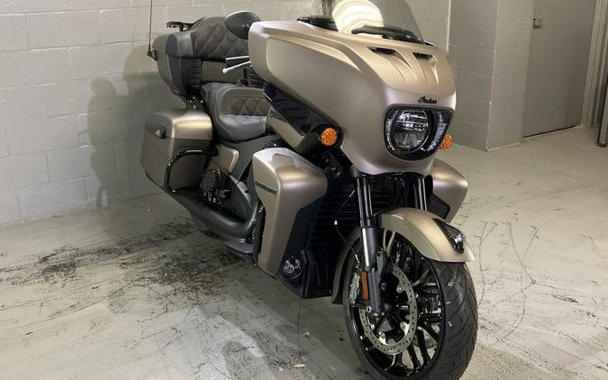 2025 Indian Motorcycle® Roadmaster® PowerPlus Dark Horse® Nara Bronze Smoke