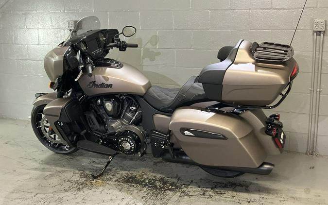 2025 Indian Motorcycle® Roadmaster® PowerPlus Dark Horse® Nara Bronze Smoke