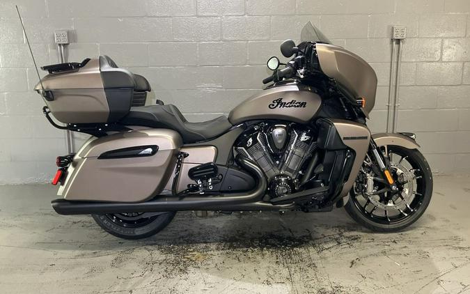 2025 Indian Motorcycle® Roadmaster® PowerPlus Dark Horse® Nara Bronze Smoke