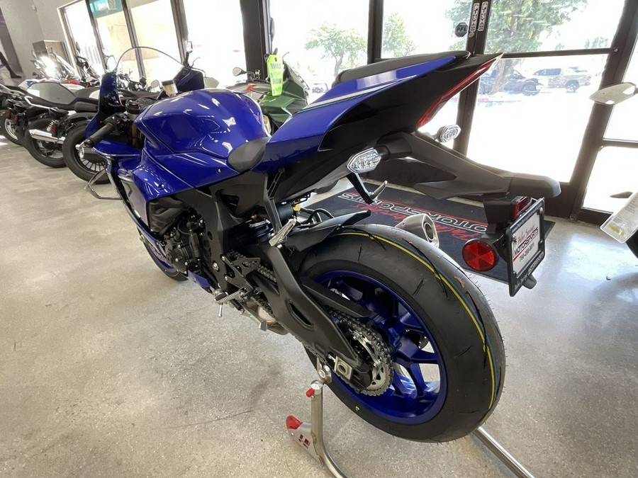 2025 Yamaha YZF-R1