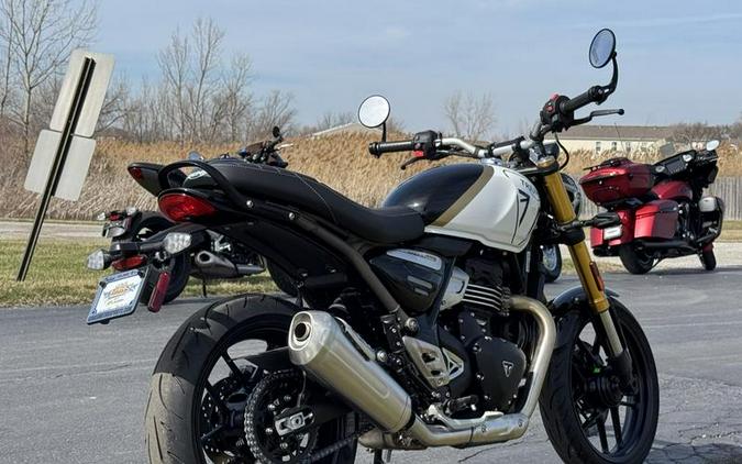 2026 Triumph Speed 400 Pearl Metallic White/Phantom Black