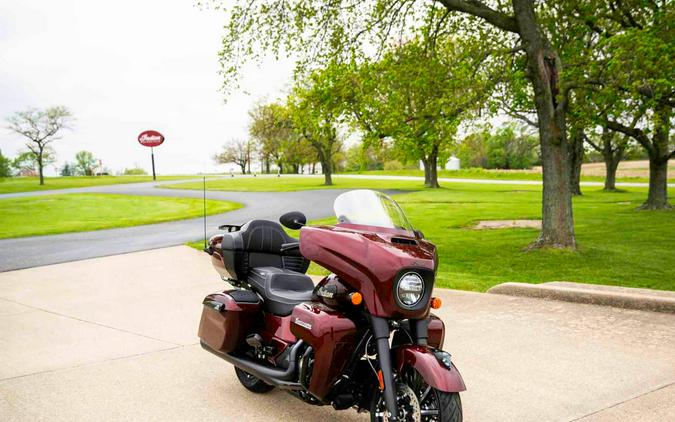 2024 Indian Motorcycle Roadmaster® Dark Horse® with PowerBand Audio Package