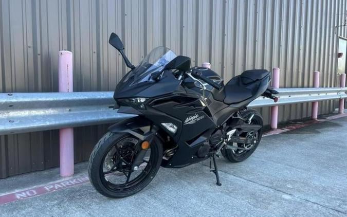2026 Kawasaki Ninja® 500 ABS Metallic Flat Spark Black
