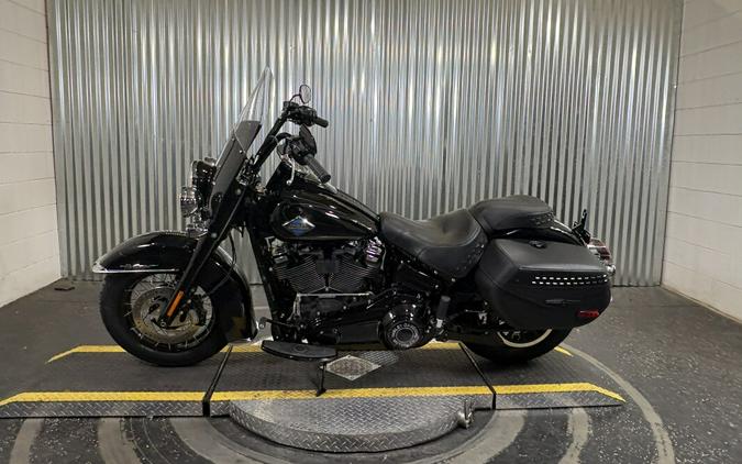 2025 Harley-Davidson Heritage Classic Vivid Black w/Laced Wheels