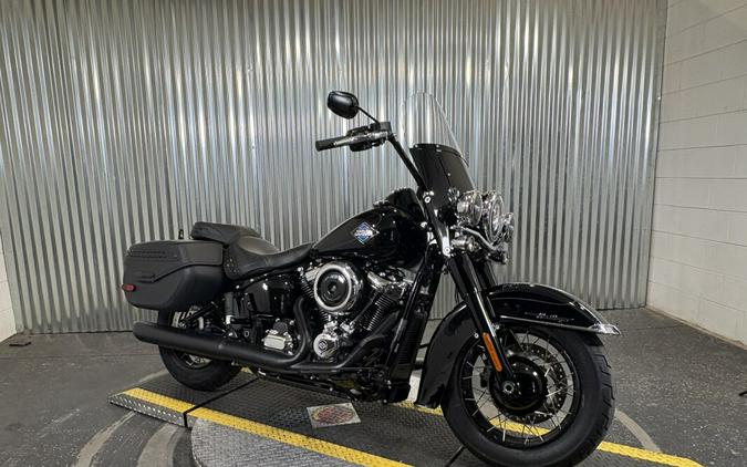 2025 Harley-Davidson Heritage Classic Vivid Black w/Laced Wheels