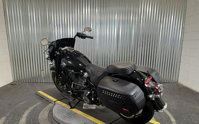 2025 Harley-Davidson Heritage Classic Vivid Black w/Laced Wheels