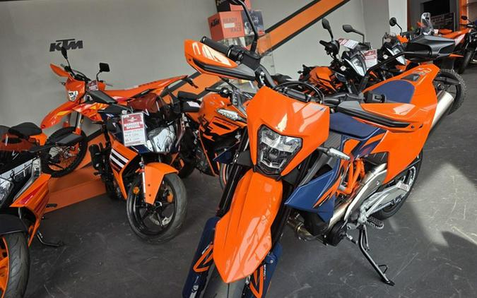 2026 KTM SMC 690 R