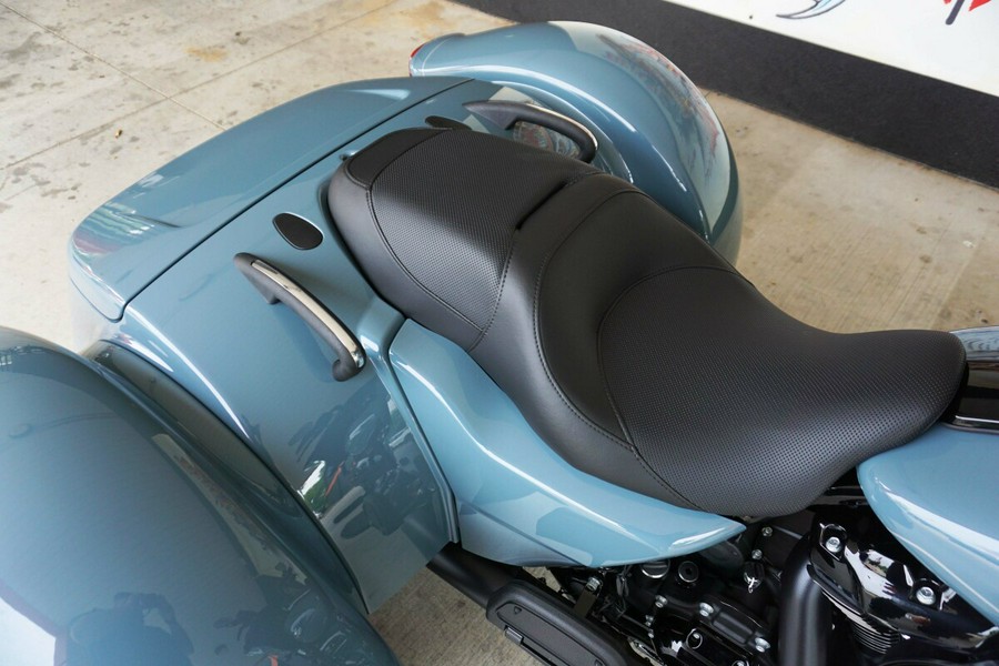 2024 Harley-Davidson Road Glide 3 Sharkskin Blue - Black Finish