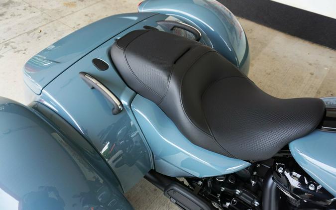 2024 Harley-Davidson Road Glide 3 Sharkskin Blue - Black Finish