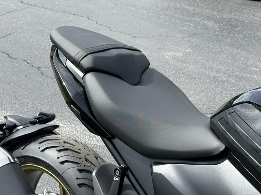 2026 Triumph Trident 800 Jet black
