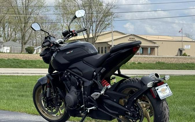 2026 Triumph Trident 800 Jet black