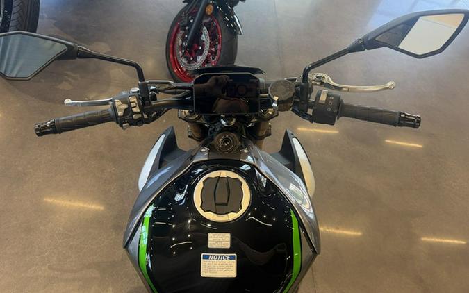 2025 Kawasaki Z900 SE ABS