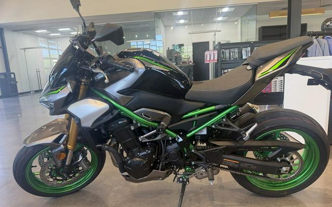 2025 Kawasaki Z900 SE ABS