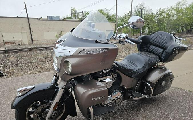 2018 Indian Motorcycle® Roadmaster® ABS Polish.Bronze Over Thund.Black w/Silver Pinst.