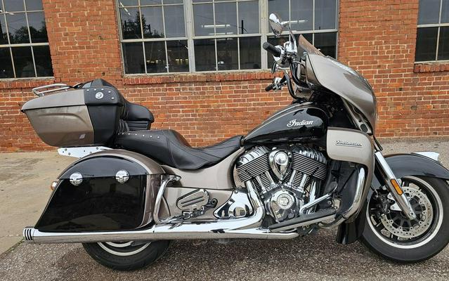 2018 Indian Motorcycle® Roadmaster® ABS Polish.Bronze Over Thund.Black w/Silver Pinst.