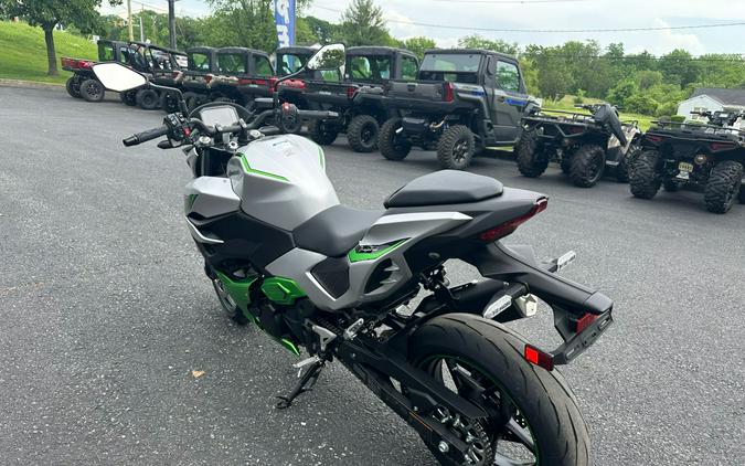 2024 Kawasaki Z7 Hybrid ABS