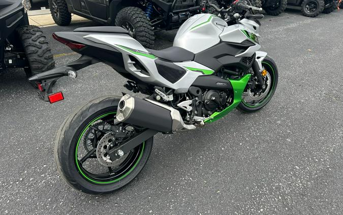 2024 Kawasaki Z7 Hybrid ABS