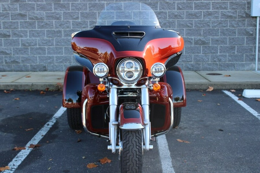 Harley-Davidson Tri Glide Ultra 2024 FLHTCUTG 84379279 RED ROCK/BLACK W/ PIN