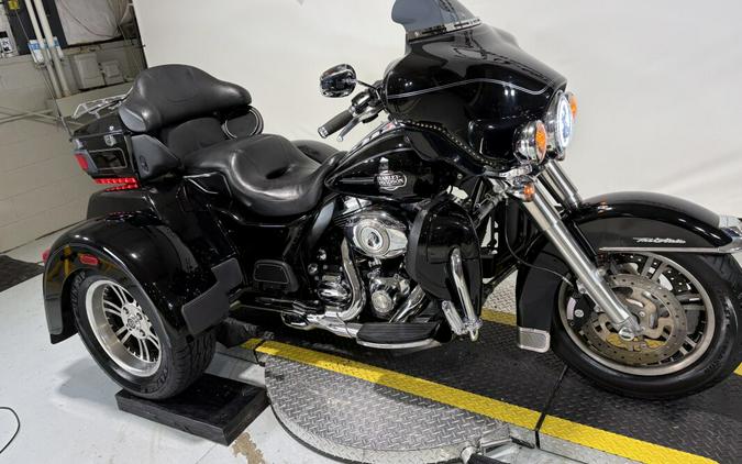 2011 Harley-Davidson® Tri Glide™ Ultra Classic® Vivid Black