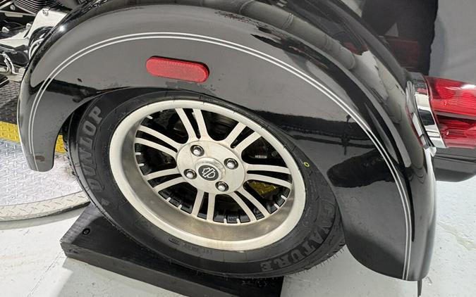 2011 Harley-Davidson® Tri Glide™ Ultra Classic® Vivid Black