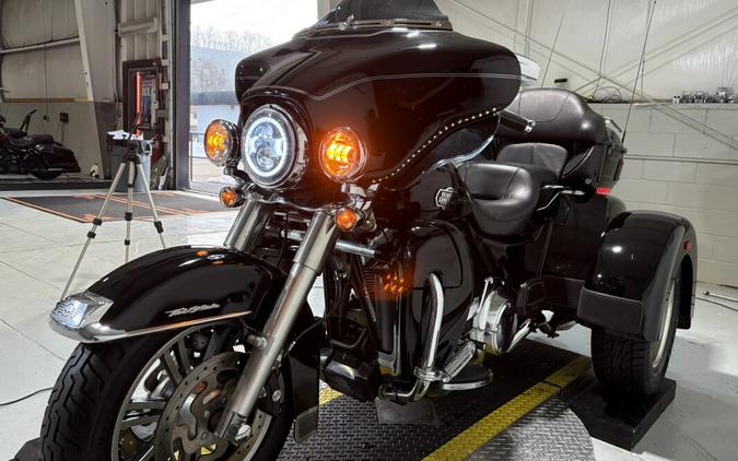 2011 Harley-Davidson® Tri Glide™ Ultra Classic® Vivid Black