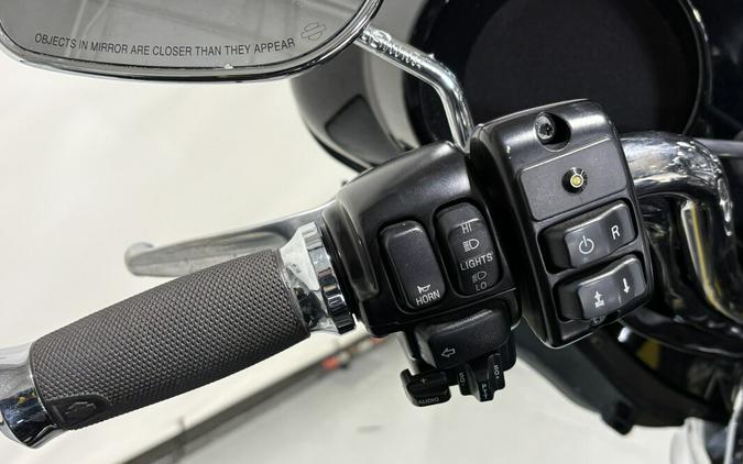 2011 Harley-Davidson® Tri Glide™ Ultra Classic® Vivid Black