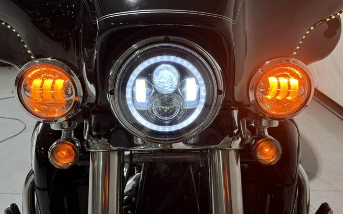 2011 Harley-Davidson® Tri Glide™ Ultra Classic® Vivid Black